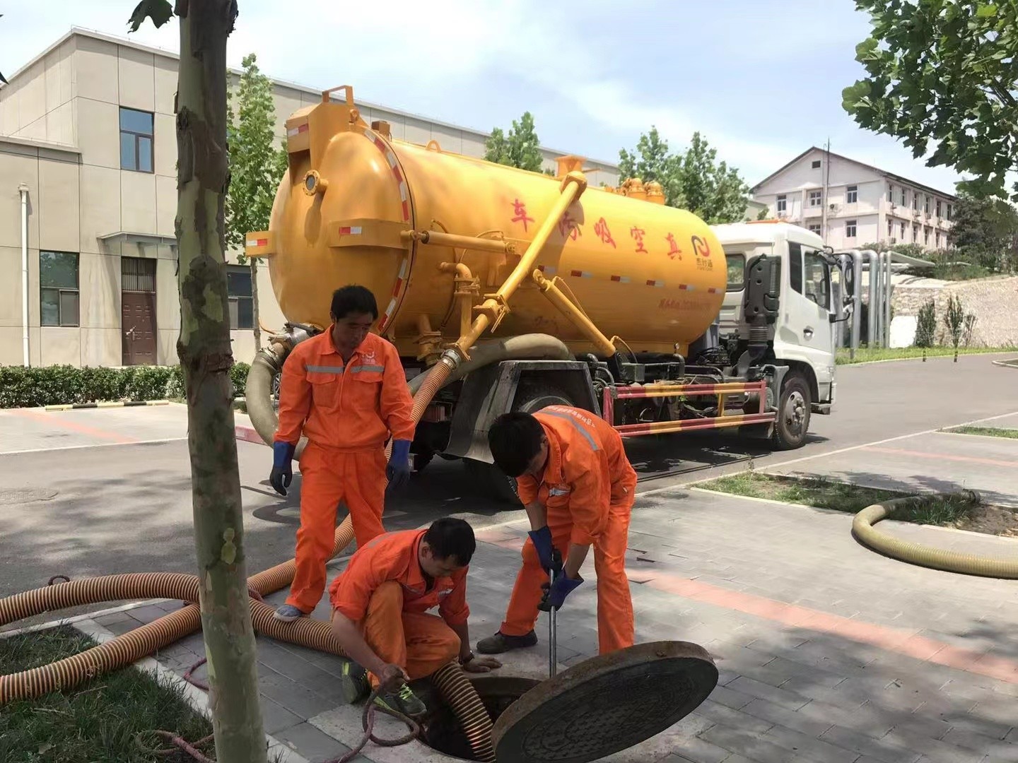 北塔化粪池清理与5-8吨吸粪车施工效率分析